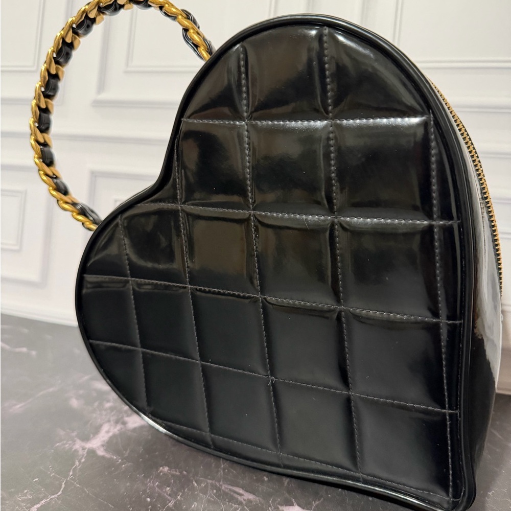 Chanel Barbie heart vanity bag in black patent leather (Runway 1995) - Picture 3 of 6